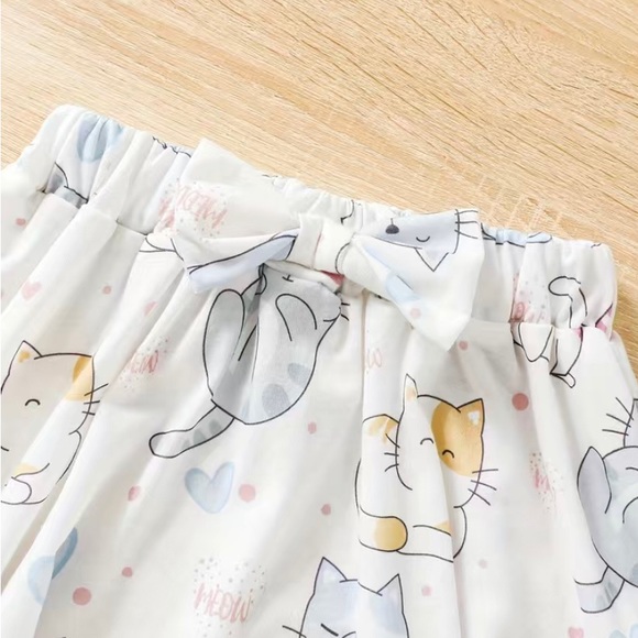 2 Piece Cat Graphic T-Shirt with Ruffles on Shoulder & Bow Skirt with 🐈 Cats - Picture 4 of 7